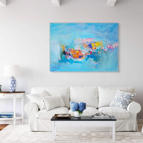 Svijetlo plava slika moderna umjetnost velikog formata iznad kauča kao centralna točka