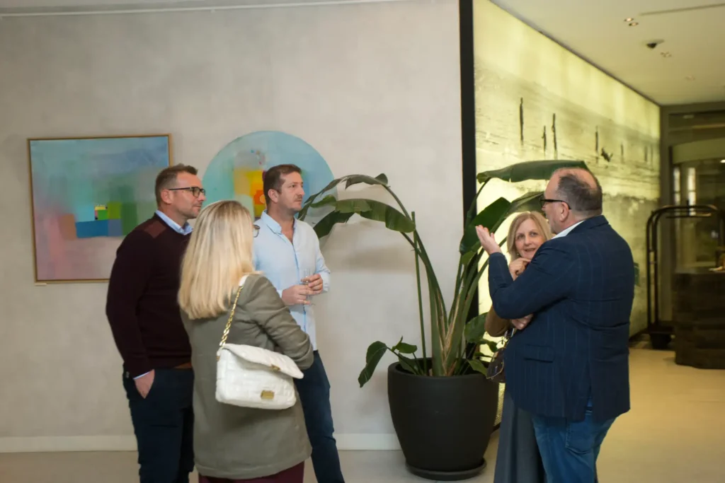 umjetnik ranko ajdinovic i moderne slike galerijski prostor